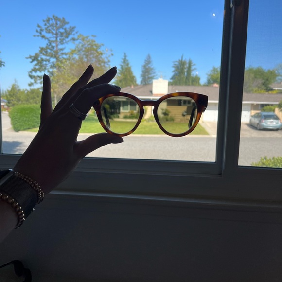 Celine Round tortoise gradient sunglasses with gold hardware - Picture 9 of 13